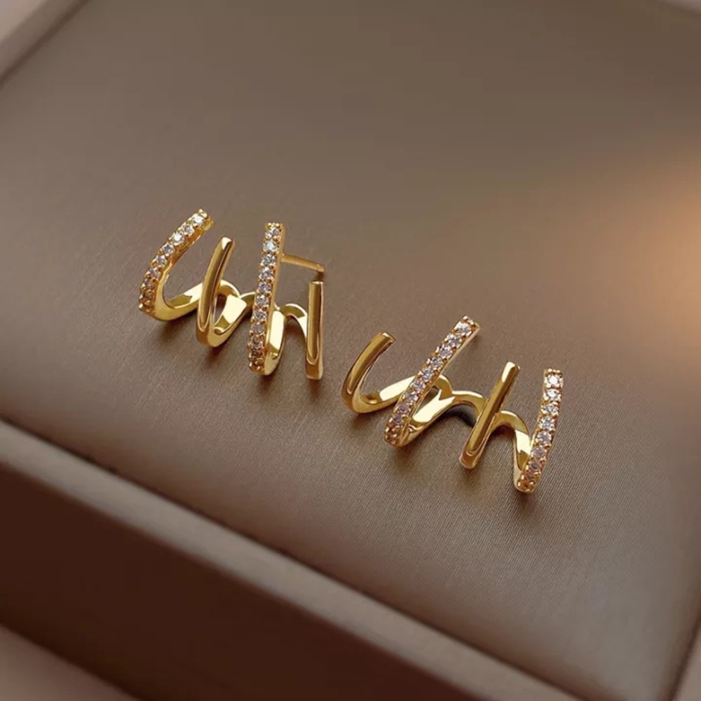 18k Gold Plated Four-Claw U-shaped Stud Earrings for Women - Picture 2 of 5